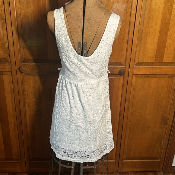 NWT White stretchy lace sleeveless low back dress - Picture 5 of 10